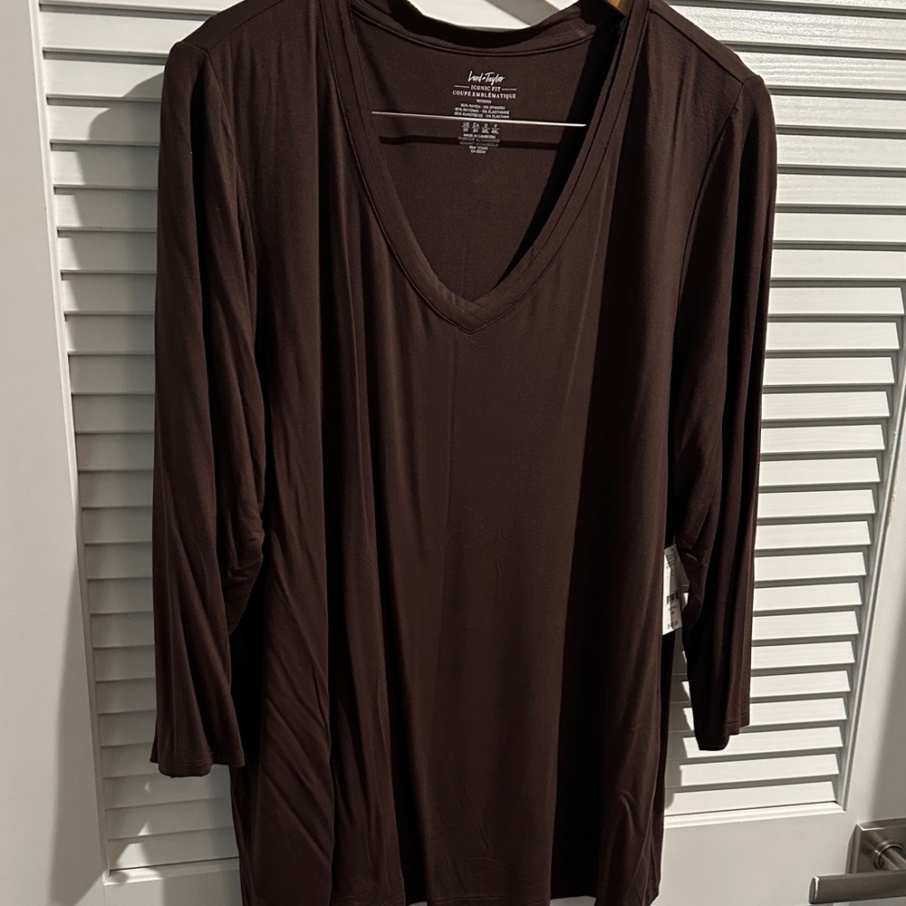 NWT Lord & Taylor Iconic Fit V Neck 3/4 Sleeves Chocolate Brown Blouse. Size 3X